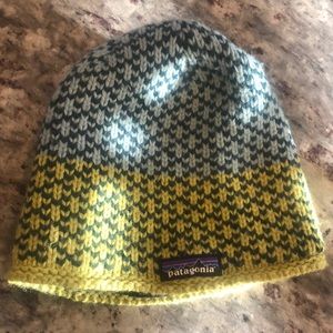 W’s Patagonia fleece-lined beanie